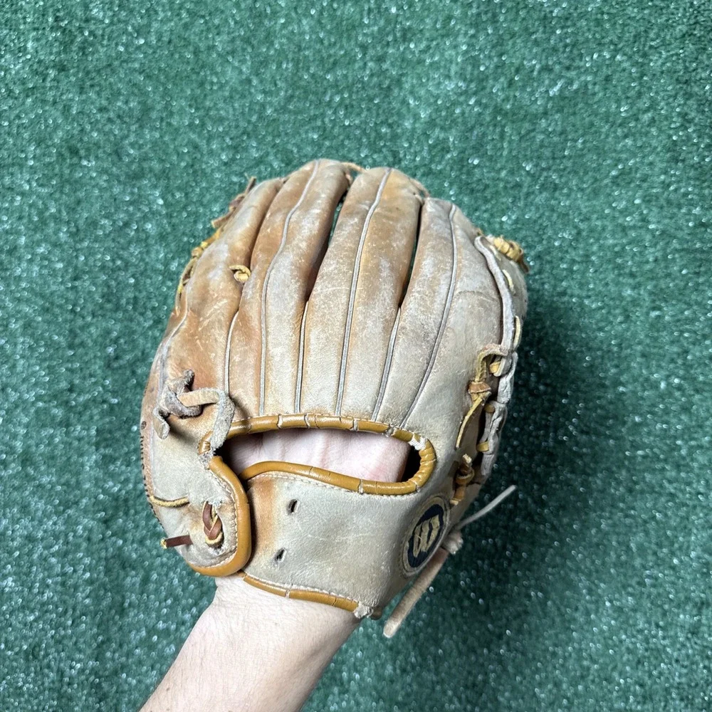 Vintage Wilson Pro Model A2220 Leather Hinged Web Baseball Glove~Fred Lynn Model